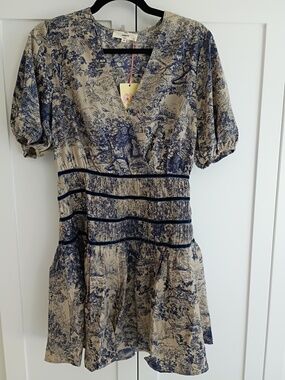 Super CUTE ENTRO Dress MEDIUM NWT